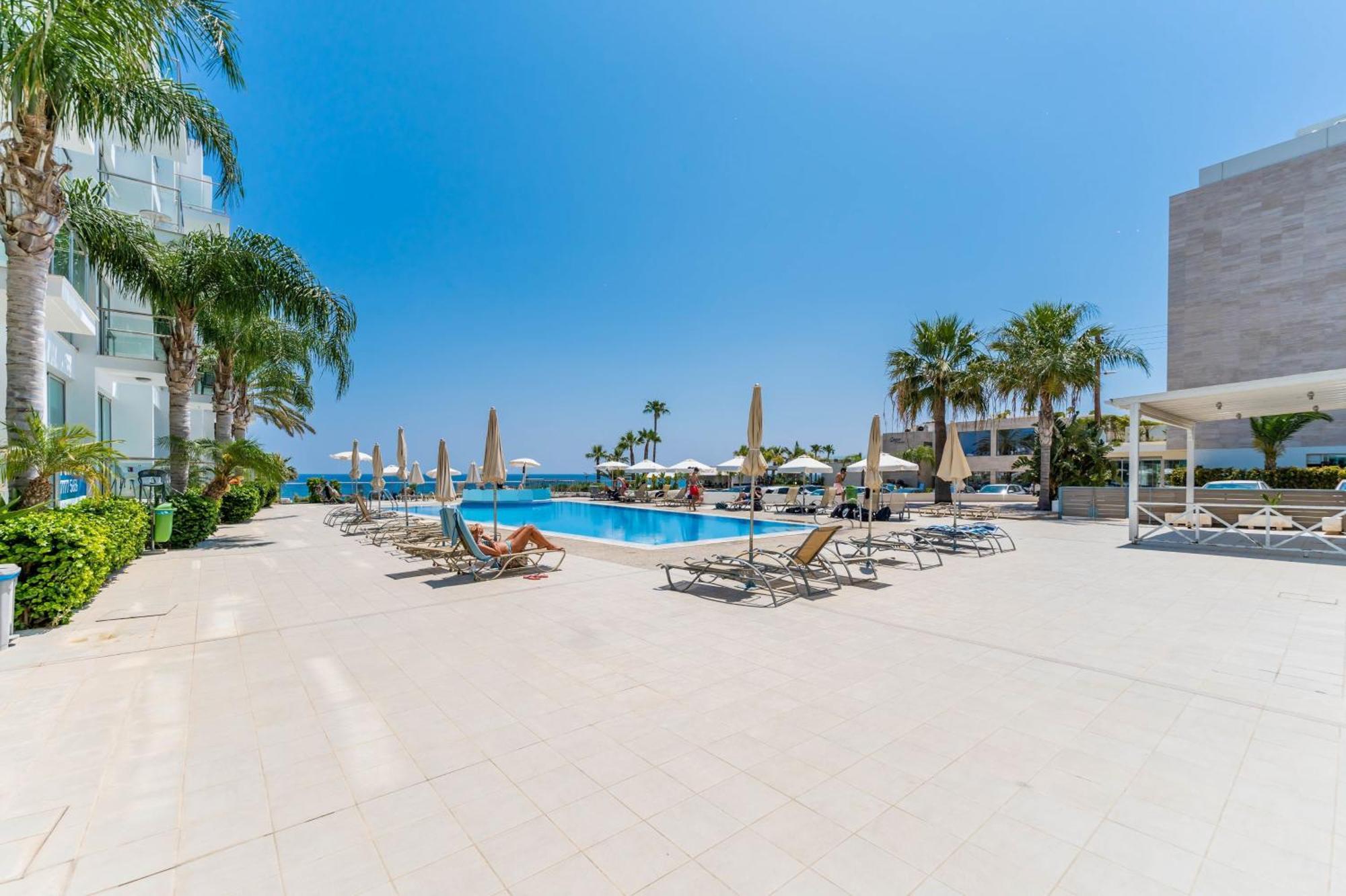 Laila - Coralli Beachfront Apartment Protaras Exteriér fotografie